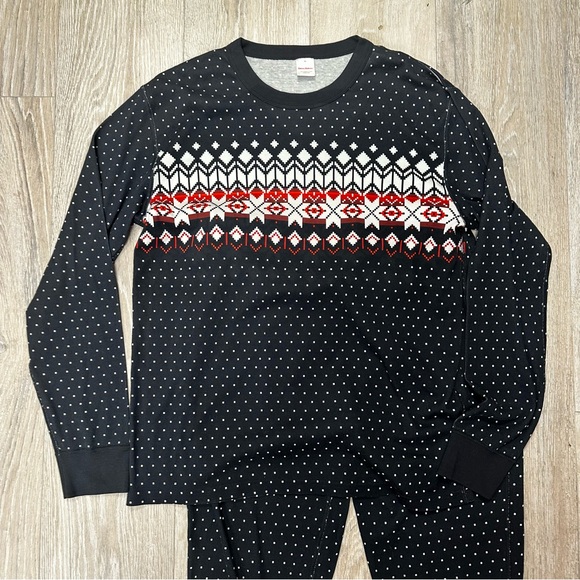 Hanna Andersson black, white & red snowflake pajama set - Picture 6 of 7